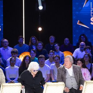 Exclusif - Jean-Pierre Castaldi, Catherine Lara, François-Xavier Demaison lors de l'enregistrement de l'émission "La Boîte à secrets", présentée par F.Bollaert et diffusée le 9 janvier 2026 sur France 3, dans les studios du Lendit à Saint-Denis, France, le 2 décembre 2025. © Cyril Moreau/Bestimage
