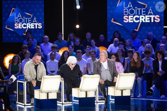 Exclusif - Jean-Pierre Castaldi, Catherine Lara, François-Xavier Demaison lors de l'enregistrement de l'émission "La Boîte à secrets", présentée par F.Bollaert et diffusée le 9 janvier 2026 sur France 3, dans les studios du Lendit à Saint-Denis, France, le 2 décembre 2025. © Cyril Moreau/Bestimage