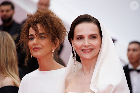 Le jury : Leïla Slimani, Juliette Binoche - Montée des marches du film « Partir un jour » pour la cérémonie d’ouverture du 78ème Festival International du Film de Cannes, au Palais des Festivals à Cannes. Le 13 mai 2025
© Jacovides-Moreau / Bestimage