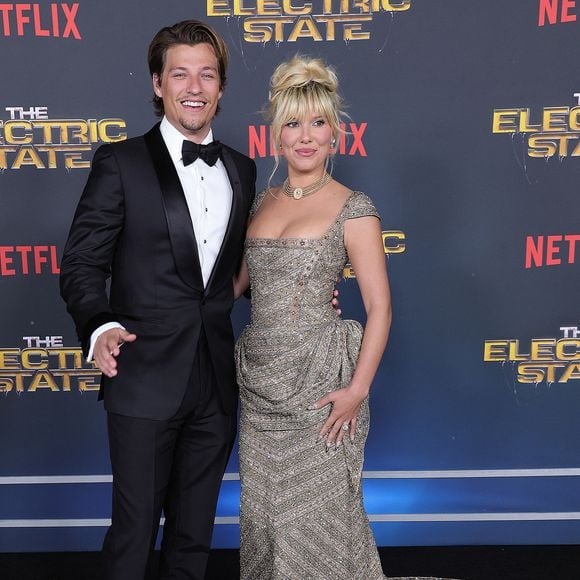 Millie Bobby Brown, Jake Bongiovi - Photocall de la première du film "The Electric State" à Los Angeles le 24 février 2025. 
Broadimage / Bestimage
