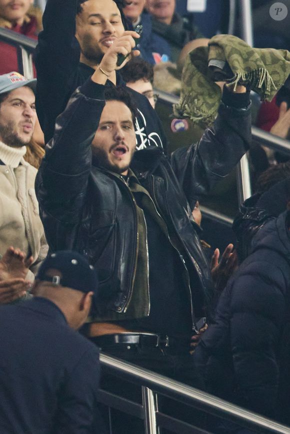 Alexandre Kominek dans les tribunes lors du match de Ligue Des Champions 2024-2025 (LDC) "PSG - Brest (7-0)" au Parc Des Princes, le 19 février 2025.
© Cyril Moreau/Bestimage
