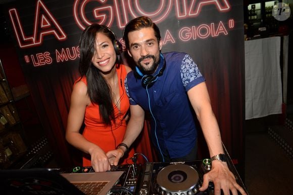 Elle évoque un quotidien rythmé par leurs deux enfants et peu de sommeil.

Florent Mothe et Zaho - Florent Mothe et Zaho aux platines du restaurant La Gioia lors de la soirée "Les musiques de la Gioia" à Paris, le 27 mai 2015. Photo par RACHID BELLAK / BESTIMAGE