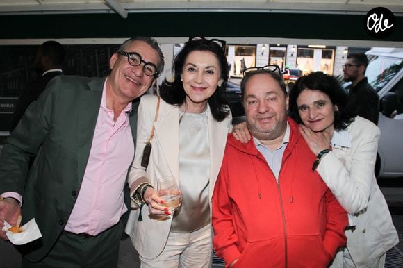 Laurence Guinebretiere, Bruno Guinebretiere, Olivier Kaefer , Valérie Bochenek - Personnalités aux Deux Magots pour la 3ème édition du salon du livre à Saint-Germain-des-Prés "Des pages avant la plage" à Paris le 6 juin 2026

© Philippe Baldini / Bestimage