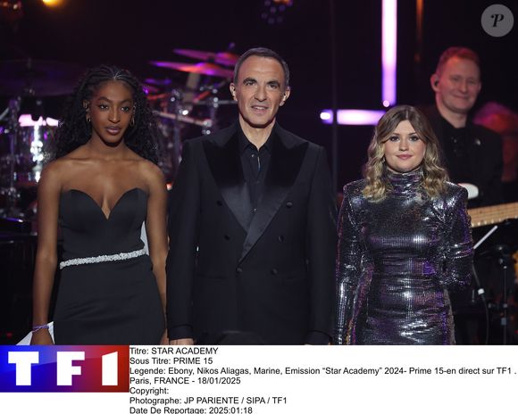 Ebony et Marine avec Nikos Aliagas lors du prime 15 de la Star Academy 2024. Photo de JP Pariente/Sipa pour TF1.