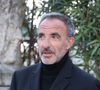 Chic dans un total look black, l'animateur est apparu aux côtés de la mère de ses enfants qui était habillée dans un style BCBG associant un pantalon noir à pinces, une chemise blanche et un gilet.
Nikos Aliagas au défilé Elie Saab "Collection Prêt-à-Porter Automne/Hiver 2025-2026" lors de la Fashion Week de Paris (PFW), le 8 mars 2025.
© Denis Guignebourg / Bestimage