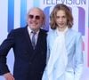 Si ses parents, Julie Depardieu et Philippe Katerine, sont connus pour leur talent brut et leur charmante excentricité, Billy semble pour sa part lorgner vers l'univers pointu de la mode. Avec son allure androgyne et son sens aiguisé du style, il prouve peu à peu qu'il est bien plus qu'un simple "fils de".

Philippe Katerine et son fils Billy Blanchard ( fils de Julie Depardieu) - Photocall du film  'Les derniers jours de Charles Baudelaire' au Grimaldi Forum lors de la 65ème édition du Festival TV De Monte Carlo le 13 Juin 2026

 © Denis Guignebourg /Bestimage