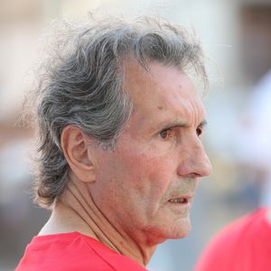 Jean-Jacques Bourdin jouant à la pétanque place des Lices à Saint-Tropez, le 12 août 2016. © Moreau-Jacovides/Bestimage