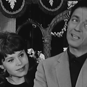 A l'époque de la mort de Françoise Dorléac, Jean-Pierre Cassel était marié avec une autre. Il a mis des jours à assimiler la tragique nouvelle.

Françoise Dorléac, Jean-Pierre Cassel et Norbert Carbonnaux sur le tournage de La Gamberge, en 1960. Photo : INA/Youtube