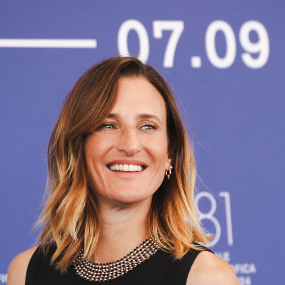 Alors qu'elle n'avait pas 18 ans, il lui a proposé de lui offrir une rhinoplastie comme révélé par M Le Monde en janvier dernier
Camille Cottin au photocall du film "Trois amies" lors du 81ème Festival International du Film de Venise (Mostra) le 30 août 2024.

© Lucia Sabatelli / Bestimage
