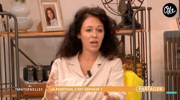 Certains parents dénoncent un discours culpabilisant qui oublie les difficultés normales des jeunes enfants.

Caroline Goldman dans l'émission "La maison des maternelles".