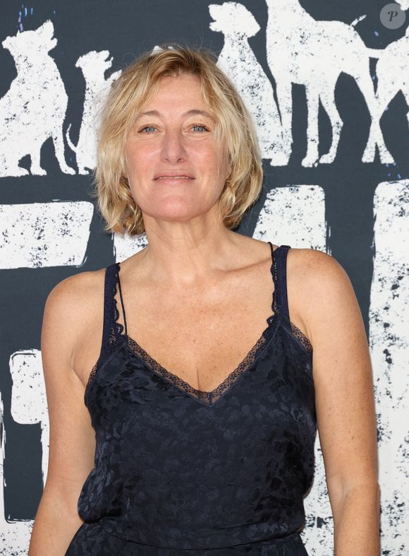 Un doux et beau message d'amour maternel.

Valeria Bruni-Tedeschi à l'avant-première du film "Dogman" au cinéma UGC Normandie à Paris. 

Photo : Coadic Guirec / Bestimage