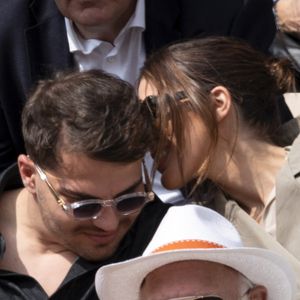 Antoine Dupont et sa compagne Iris Mittenaere en tribunes lors de la finale messieurs des Internationaux de France de Tennis de Roland Garros 2025 (jour 15), à Paris, France, le 8 juin 2025. © Cyril Moreau/Bestimage