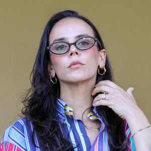Pauline Ducruet a confié qu'une installation à Monaco pour rejoindre le reste de sa famille n'était pour le moment pas à l'ordre du jour,

Pauline Ducruet lors du match de football caritatif au stade Louis II de Monaco opposant les Barbagiuans aux pilotes de l'équipe Nazionale Piloti dans le cadre de la "Racing Stars Football Cup" le 3 juin 2026. Depuis 35 ans, des pilotes automobiles participent chaque année à un match de football caritatif organisé à Monaco. Ce « match des pilotes » a accueilli tous les plus grands de la Formule 1, y compris Michael Schumacher. En 2025, une nouvelle mouture a vu le jour, la Racing Stars Football Cup, sous la houlette de Louis Ducruet, le fils de la princesse Stéphanie. Ce 3 juin 2026, avait lieu la deuxième édition de l’événement caritatif, organisé au profit de deux associations. Les fonds récoltés lors de l’événement seront reversés à deux associations. La première est « Mercy Ships », qui déploie des navires-hôpitaux afin d’offrir des soins chirurgicaux gratuits en Afrique. La seconde association est « Les Soins de l’espoir », qui est engagée auprès d’enfants et d’adultes défavorisés en Asie du Sud-Est, notamment au Vietnam. Les Barbagiuans ont remporté le match 6 - 2. © Albuquerque/Bestimage