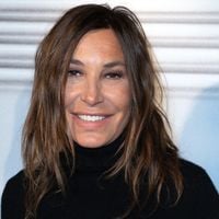 Changement de look pour Zazie ! Sa coupe surprend, elle est même comparée à un célèbre chanteur