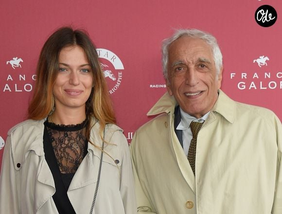 Devenue architecte d'intérieur, Sarah Darmon s'impose même à l'autre bout du monde, notamment grâce à un sublime projet.

Gérard Darmon avec sa fille Sarah Darmon - 96ème Qatar Prix de l'Arc de Triomphe à l'Hippodrome de Chantilly. © Coadic Guirec/Bestimage