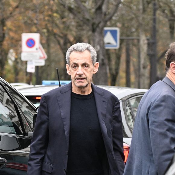 Nicolas Sarkozy et sa femme Carla Bruni vont déjeuner au restaurant Le Flandrin à Paris le lendemain de la sortie de prison de l'ancien président le 11 novembre 2025. Photo par Agence / Bestimage