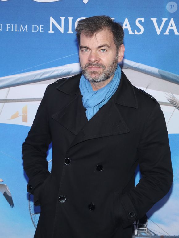 Clovis Cornillac et sa compagne Lilou Fogli à l'avant-première du film "Donne-moi des Ailes" au cinéma UGC Normandie à Paris, le 6 octobre 2019. © Denis Guignebourg/Bestimage