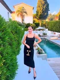 Jazmin Grimaldi, la fille du Prince Albert de Monaco, attire tous les regards avec un sac de haute couture en forme de visage à plusieurs milliers d’euros