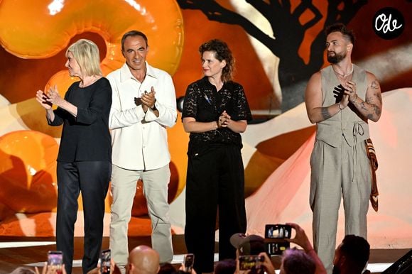 Des happenings et des prestations inédites sont au programme de cette soirée tournée à Juan-les-Pins.

Chantal Ladesou, Nikos Aliagas, Elodie pouxet Nino Arial durant l'enregistrement de la première soirée de "L'humour à la plage" pour la 3ème édition du festival de Juan les Pins à la pinède Gould le 26 juin 2026. © Bebert-Tribeca/Bestimage