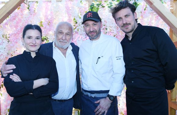 Exclusif - la cheffe Philippine Jaillet (top chef), François Berléand, Nicolas Pastot, le chef Charles Neyers (top chef) - Le rooftop du Kimpton St Honoré Paris accueille tous les dimanches "Fifi & Charles" (les chefs Philippine Jaillet et Charles Neyers). Le 9 avril 2025. © Rachid Bellak / Bestimage