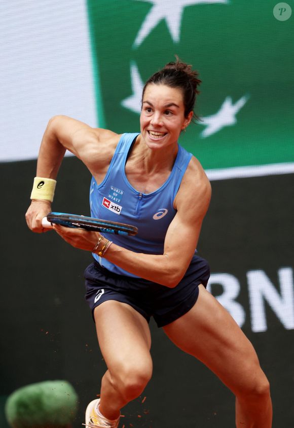 La française Loïs Boisson bat l'américaine Pegula (3-6, 6-4, 6-4), au 4ème tour des internationaux de France de Tennis de Roland Garros 2025 (Jour 9), à Paris, France, le 2 juin 2025. Boisson a renversé la situation face à l’Américaine Pegula, numéro trois mondiale, pour s’offrir la plus belle victoire de sa carrière (3-6, 6-4, 6-4) et se hisser en quarts de finale de Roland-Garros. © Jacovides-Moreau/Bestimage