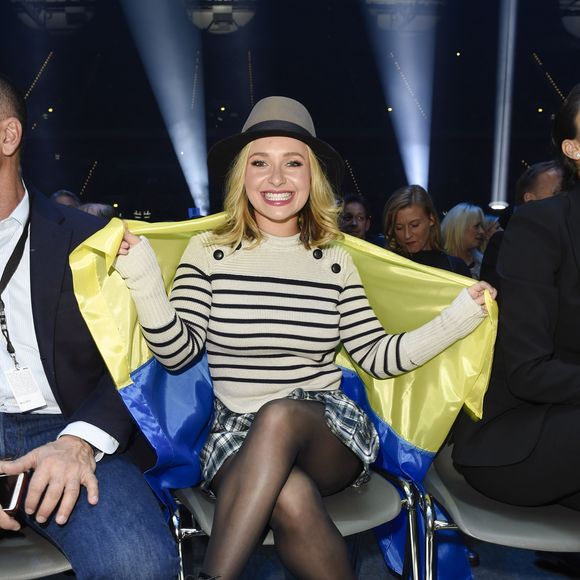 Hayden Panettiere - Tyson Fury, le nouveau champion du monde de boxe WBA-IBF-WBO des poids lourds, après avoir fait tomber l'Ukrainien Wladimir Klitschko à Dusseldorf le 28 novembre 2015. API / BESTIMAGE