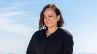 Alizée revient sur son quotidien dans sa ville natale : la chanteuse explique pourquoi elle a quitté Paris après des années dans la capitale