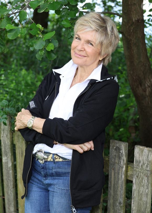 Exclusif - Véronique Jannot pose lors de la 4ème édition du festival cinéma français et gastronomie d'Aix-les-Bains, le 4 juin 2025. 
© Denis Guignebourg / Bestimage