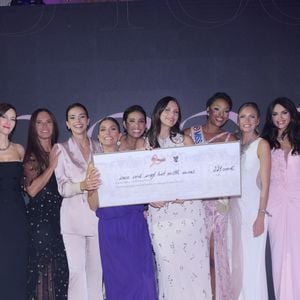 Sophie Thalmann, Clemence Botino, Mareva Galanter, Marine Lorphelin, Melody Vibert, Camille Cerf, Angélique Angarni-Filopon, Amandine Petit, Diane Leyre, Maeva Coucke, Syvlie Tellier - Soirée de gala du 10ème anniversaire de l’association "Les Bonnes Fées" à l’Hôtel The Peninsula Paris le 8 octobre 2025. The Peninsula Paris renouvelle son soutien dans la campagne Octobre Rose au côté de l’artiste G.Sardin. © Rachid Bellak/Bestimage