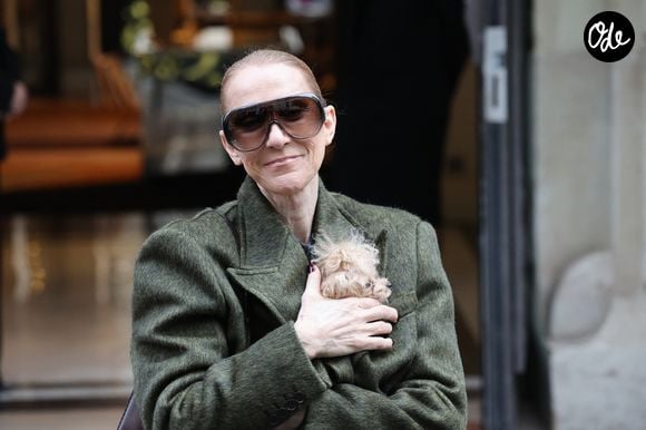 Céline Dion quitte l'hôtel "Royal Monceau" avec ses fils Nelson et Eddy et sa chienne Madisonaprès sa série de concerts à Paris le 19 octobre 2026. Cette fois, c’est terminé. Entourée de ses jumeaux Eddy et Nelson, Céline Dion a quitté son hôtel du Royal Monceau (Paris VIIIe) ce lundi aux alentours de 10h45, quelques minutes après le défilé de ses bagages. © Cyril Moreau/Bestimage
