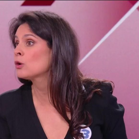 Apolline de Malherbe porte un accessoire qui ne passe pas inaperçu à l'antenne, le 4 juin 2025, sur BFMTV