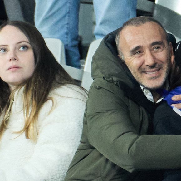 Il s'agit de son deuxième enfant après Antoine, mais le premier né de son union avec Aude Fraineau.

Elie Semoun et Aude Fraineau dans les tribunes de la coupe du Monde de Rugby France au Stade de France à Saint-Denis, 15 octobre 2023. 

Photo : Moreau-Jacovides / Bestimage
