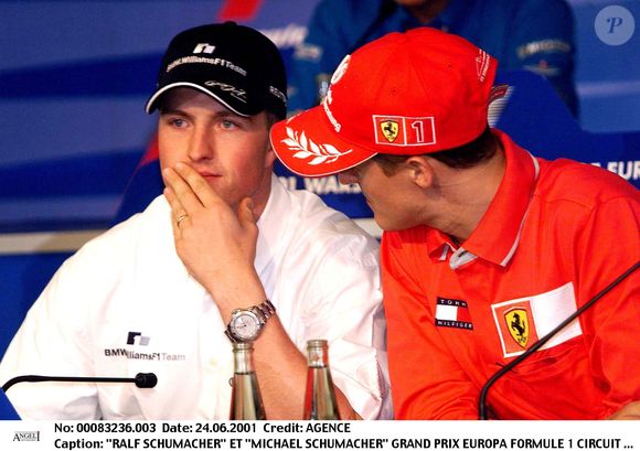Seule exception, le journaliste est autorisé à parler de sa brillante carrière en Formule 1

Archives - Michael et Ralf Schumacher lors du Grand Prix de Nurburgring, en Allemagne.AGENCE / BESTIMAGE