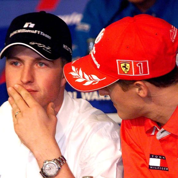 Seule exception, le journaliste est autorisé à parler de sa brillante carrière en Formule 1

Archives - Michael et Ralf Schumacher lors du Grand Prix de Nurburgring, en Allemagne.AGENCE / BESTIMAGE