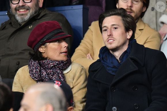 Alessandra Sublet et son ancien compagnon Jordan dans les tribunes du parc des Princes lors du match de football de ligue 1, opposant le Paris Saint-Germain (PSG) contre l'Olympique de Marseille (OM) à Paris, France, le 17 mars 2019. Le PSG a gagné 3-1.
 © Bestimage