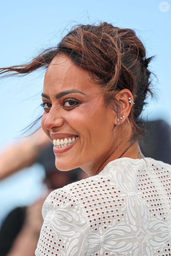 Amel Bent pose lors du photocall "Ma frere" au 78ème Festival de Cannes au Palais des Festivals le 22 mai 2025 à Cannes, France. Photo by Shootpix/ABACAPRESS.COM