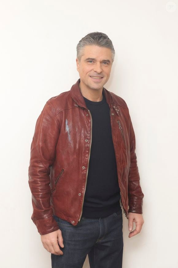 Anthony Dupray, vraie star du petit écran, est grand-père pour la première fois à l'âge de 50 ans. 

Exclusif - Anthony Dupray - Backstage de l'enregistrement de l'émission "TPMP 90 (Touche Pas à Mon Poste)", présentée par Cyril Hanouna et diffusée en direct sur C8 le 20 décembre
© Jack Tribeca / Bestimage