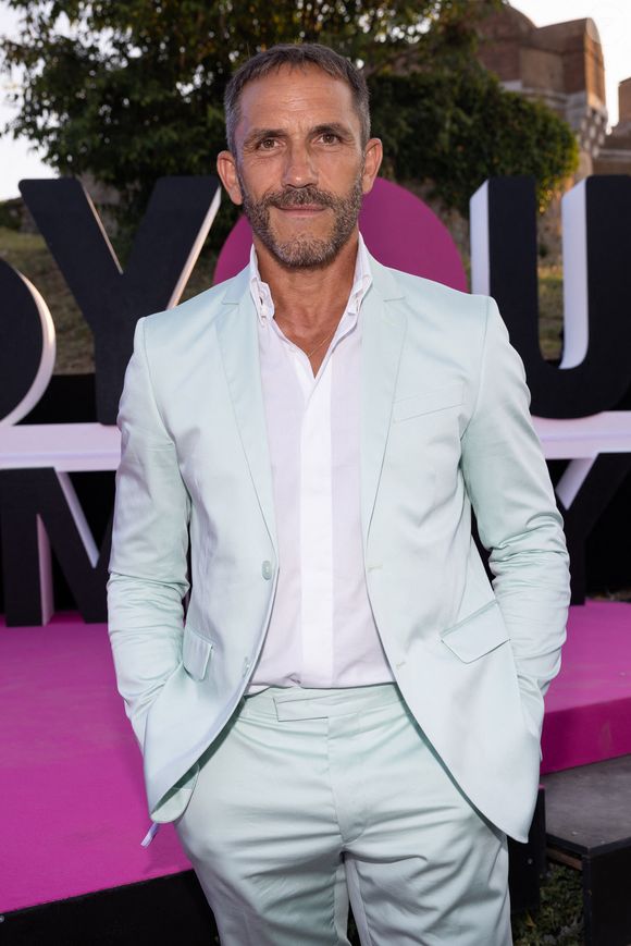 En 2021, Sébastien Jondeau publiait un livre pour rendre hommage à leur relation unique.

Sébastien Jondeau en backstage de la première édition du "Do You Comedy" à la Citadelle de Saint-Tropez, Côte d'Azur, France, le 29 juin 2025.

© Cyril Moreau/Bestimage