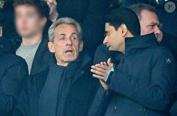 Solal Sarkozy, Nicolas Sarkozy, Nasser al-Khelaïfi, Francis Szpiner - Célébrités dans les tribunes du match de Ligue 1 McDonald's entre le PSG (Paris Saint-Germain) et le Paris FC (2-1) au Parc des Princes à Paris le 4 janvier 2026. © Christian Liewig/Bestimage Célébrités dans les tribunes du match de Ligue 1 McDonald's entre le PSG (Paris Saint-Germain) et le Paris FC (2-1) au Parc des Princes à Paris le 4 janvier 2026
