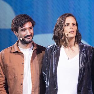 Invité dans l’émission Piquantes sur Téva, Jérémy Frérot a partagé une anecdote amusante sur son quotidien familial.
Exclusif - Jeremy Frerot et sa femme Laure Manaudou - Surprises - Enregistrement de l'émission "La Chanson secrète 11" à Paris, diffusée le 24 juin sur TF1. © Cyril Moreau / Bestimage