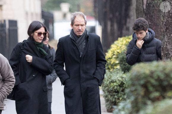 Christopher Thompson et sa compagne Géraldine Pailhas aux obsèques de Michèle Morgan en l'église Saint-Pierre de Neuilly-sur-Seine, le 23 décembre 2016.

AGENCE / BESTIMAGE