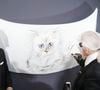 Choupette prêtera donc son miaulement à ce chat machiavélique !
Karl Lagerfeld au vernissage "Corsa Karl et Choupette" à Berlin en Allemagne, le 3 février 2015.
Photo : API / Bestimage