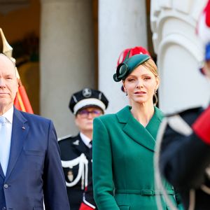 Le Palais princier a partagé sur Instagram plusieurs images de cette journée officielle placée sous le signe "de l’amitié et du partage" et marquée d’une "portée particulière".

Le prince Albert II de Monaco et la princesse Charlène de Monaco - Le prince de Monaco et la princesse de Monaco accueillent le président du Portugal, dans la cours d'honneur du Palais Princier à Monaco, le 21 novembre 2025. Le chef d'Etat portugais est en visite officielle en principauté. © Bruno Bebert / Bestimage