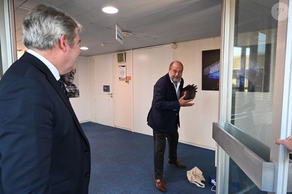 Le ministre de la Justice Eric Dupont Moretti rencontre le maire de La Baule Franck Louvrier lors du festival du film politique de La Baule, France le 12 octobre 2023. Photo by Elode Gregoire/ABACAPRESS.COM