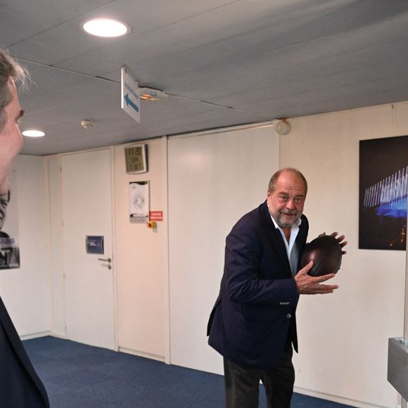 Le ministre de la Justice Eric Dupont Moretti rencontre le maire de La Baule Franck Louvrier lors du festival du film politique de La Baule, France le 12 octobre 2023. Photo by Elode Gregoire/ABACAPRESS.COM