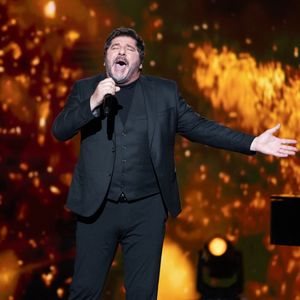 Pourtant, malgré ce soutien de prestige et tous les efforts acharnés de M. Pokora, Jude a finalement choisi de rejoindre l'équipe de Patrick Fiori. 

Exclusif - Patrick Fiori pour les surprises lors de l'enregistrement de l'émission "La Boîte à secrets", présentée par F.Bollaert et diffusée le 23 janvier sur France 3, dans les studios du Lendit à Saint-Denis, France, le 16 décembre 2025. © Cyril Moreau/Bestimage