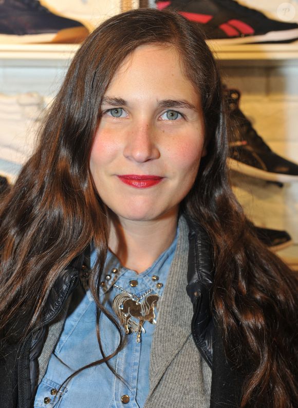 Elle raconte : "Psychologiquement aussi il faut quand même l'accepter quand tu te trouves bonnasse à 40 kg, tu vas à 80, tu peux pas t'accepter."

Josephine Drai - Inauguration du premier concept store Reebok avenue de l'Opera a Paris, le 4 decembre 2013. 