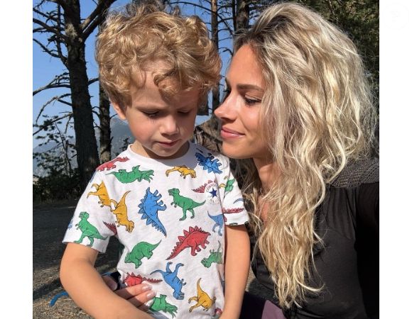 Nino, le fils de Marion Rousse et Julian Alaphippe, aime déjà le vélo du haut de ses 4 ans

Marion Rousse immortalisée sur Instagram avec son fils Nino (Capture d'écran - 19 août 2025).