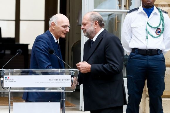 ni politique.

Eric Dupond-Moretti, ancien ministre de la Justice, garde des sceaux, Didier Migaud, ministre de la Justice lors de la passation de pouvoir au ministère de la Justice après la mise en place du gouvernement Barnier à Paris le 23 septembre 2024.

© Christophe Clovis / Bestimage