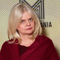 Isabelle Nanty évacuée et prise en charge après une collision sur la route, le véhicule "seul en cause"